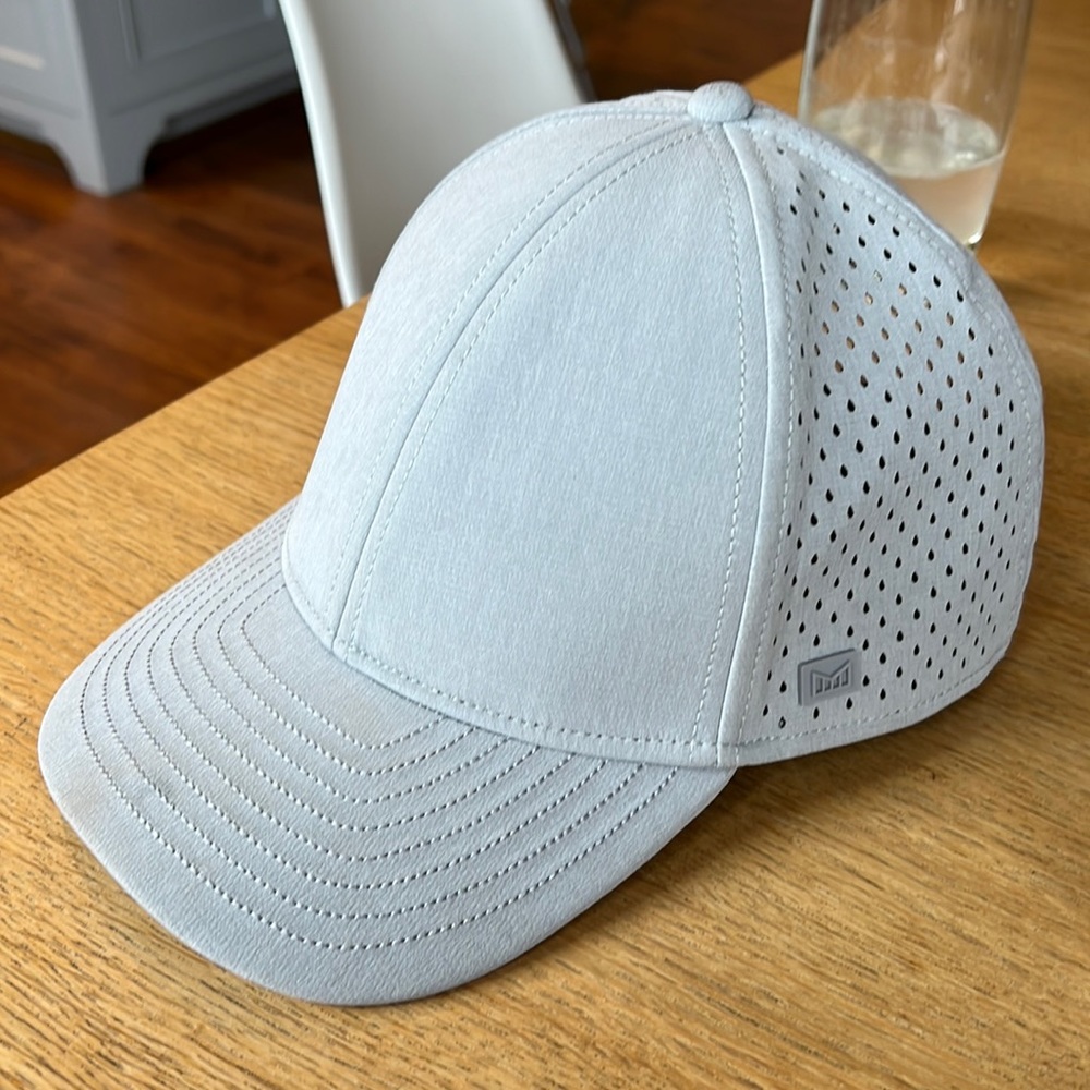 Melón a-game grey hat